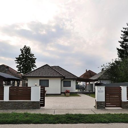 Laura Villa Balatonlelle Exterior foto